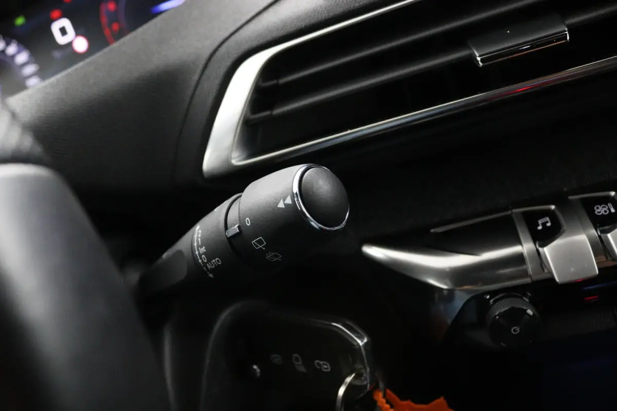 1.2 *GT Line*FULL-LED*NAVI*ECC*CRUISE*RIEM.VV*
