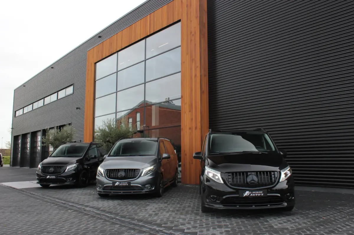 119 CDI L3 SPORT DUBBEL CABINE / DC / BPM VRIJ / FULL BLACK / 2X SCHUIFDEUREN / AMG / VERLAAGD / APPLE CARPLAY