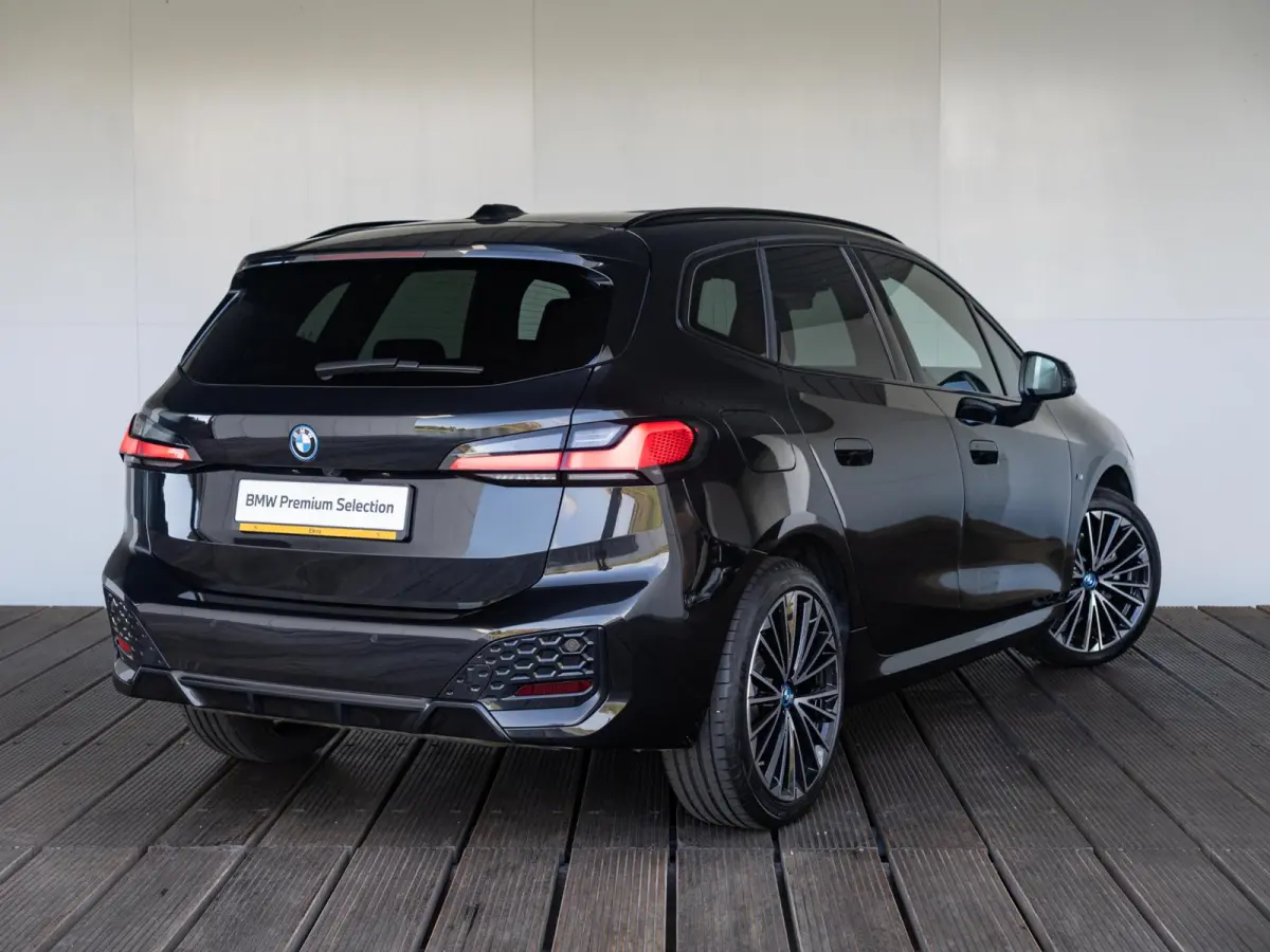 225e xDrive | M Sportpakket | Innovation Pack | Comfort Access | Panoramadak | Isofix | Head-Up Display | Harman-Kardon | 20'' |