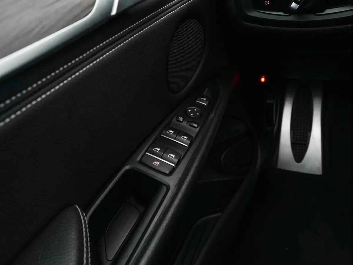 xDrive30d High Executive Design-Edition-Extravagance Aut. *PANO | LEATHER-ALCANTARA | FULL-LED | MEMORY-PACK | HEAD-UP | HIFI-SOUND | KEYLESS | DAB+ | BLIND-SPOT | CAMERA | HEATED-SPORTSEATS