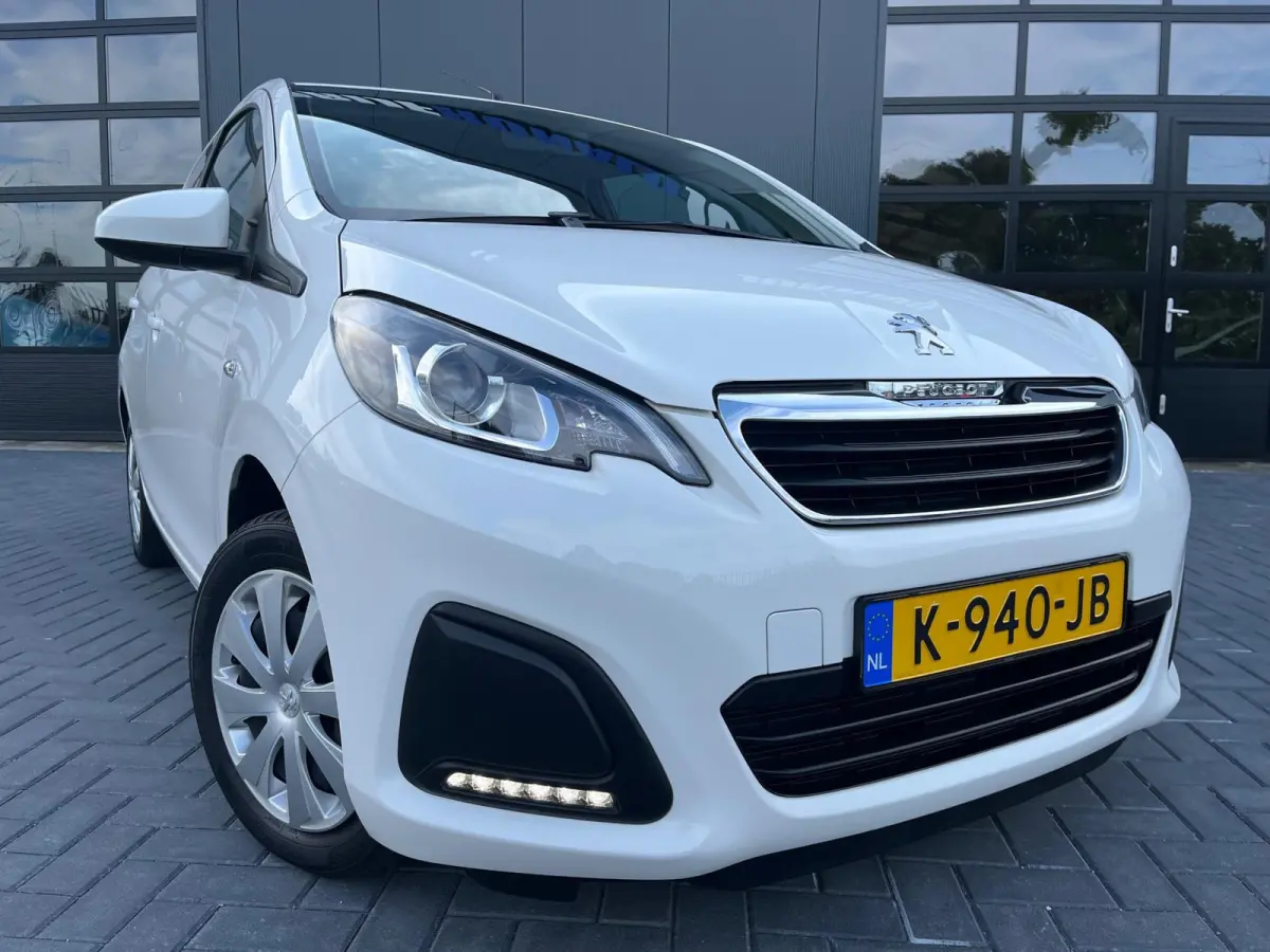 1.0 e-VTi Active NL.Auto/Groot Media/Camera/Carplay/Airco/Elc.Pakket/5 Deurs/1Ste Eigenaar/Dealer Onderhouden
