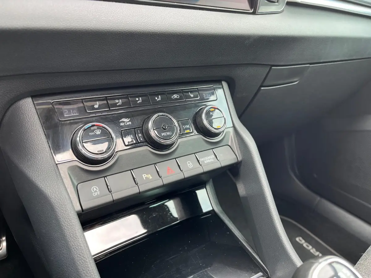 1.0 TSI Business Edition Plus NL.Auto/Panoramadak/Camera/Adaptive-Cruise/Virtual Cockpit/
