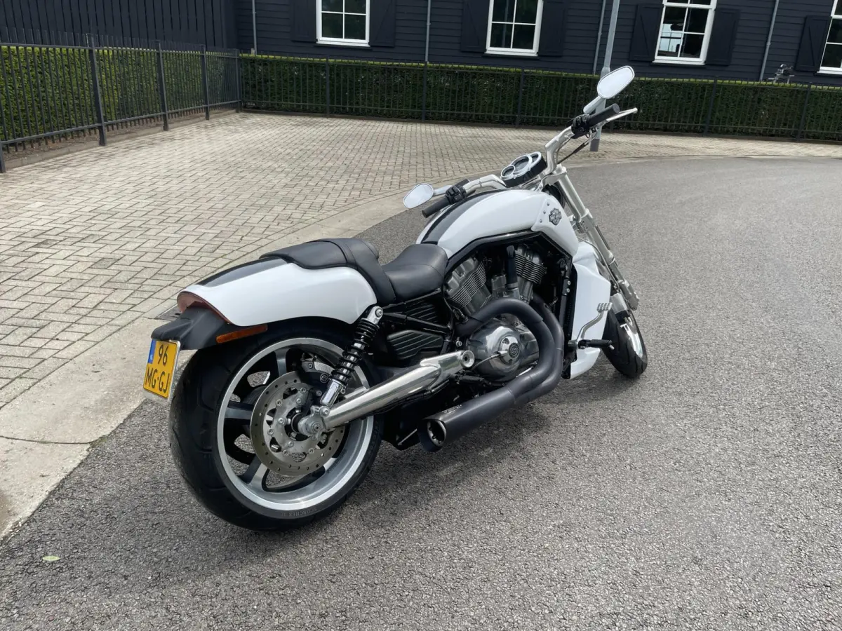 VRSCF V-Rod Muscle STAGE.1 Vance & Hines Nl Geleverd 1e eigenaar