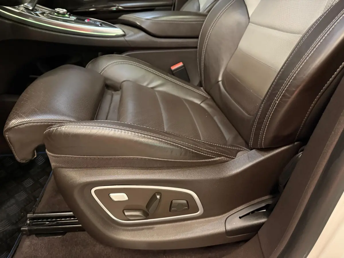 1.6 TCe Initiale Paris 4 CONTROL PANO/CAM/LEDER/DAB/BOSE/SFEERVERL/ECC/PDC/CRUISE///