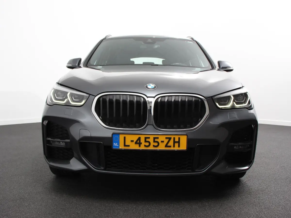 sDrive18i Automaat M-Sport Navigatie Cruise Control Stoelverwarming Elektrische achterklep Climate Control Lichtmetalen velgen