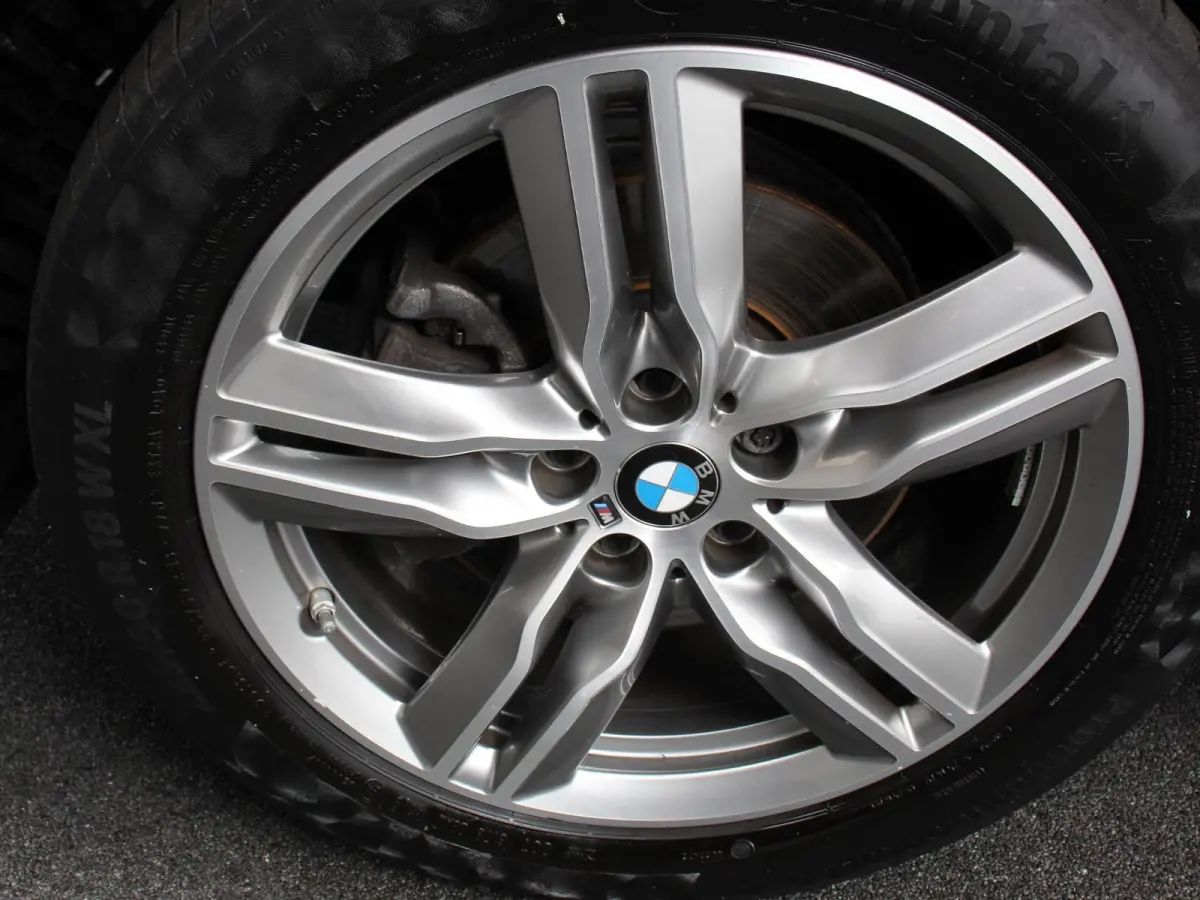 sDrive18i Automaat M-Sport Navigatie Cruise Control Stoelverwarming Elektrische achterklep Climate Control Lichtmetalen velgen