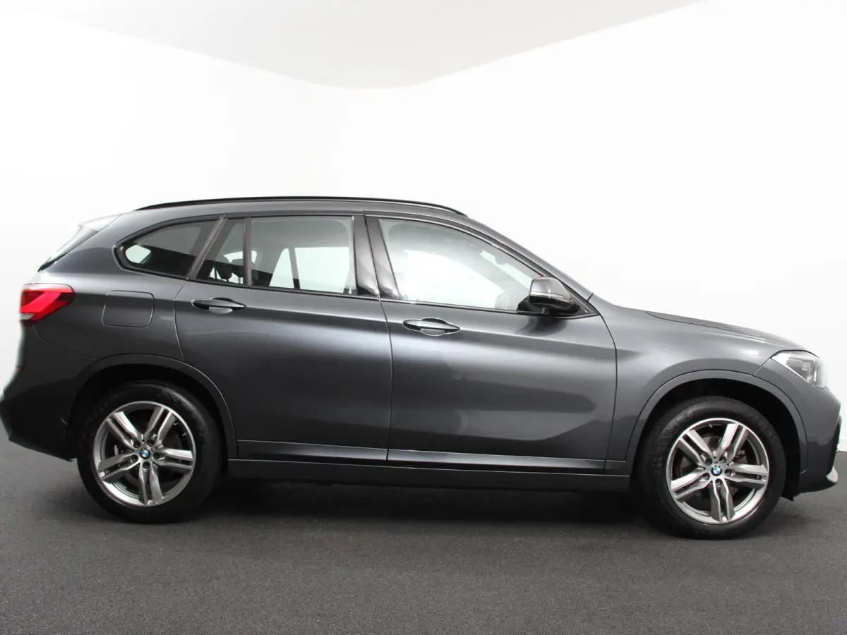 sDrive18i Automaat M-Sport Navigatie Cruise Control Stoelverwarming Elektrische achterklep Climate Control Lichtmetalen velgen