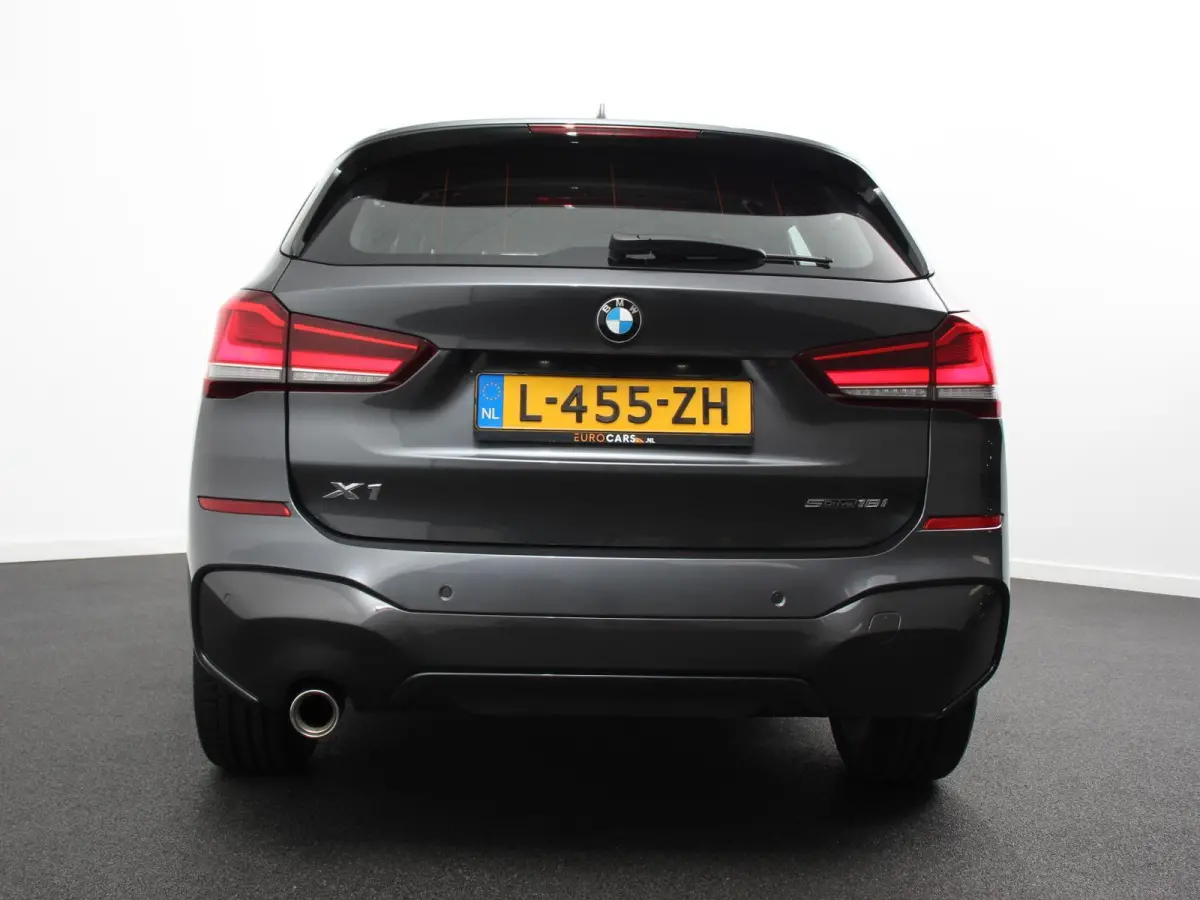 sDrive18i Automaat M-Sport Navigatie Cruise Control Stoelverwarming Elektrische achterklep Climate Control Lichtmetalen velgen