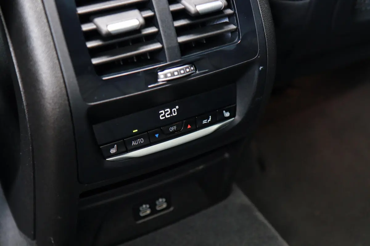 xDrive20i M-Sport M-Pakket /PANODAK/ACC/CAMERA/CARPLAY/KEYLESS/HUD/TREKHAAK/STOELVERW V+A!