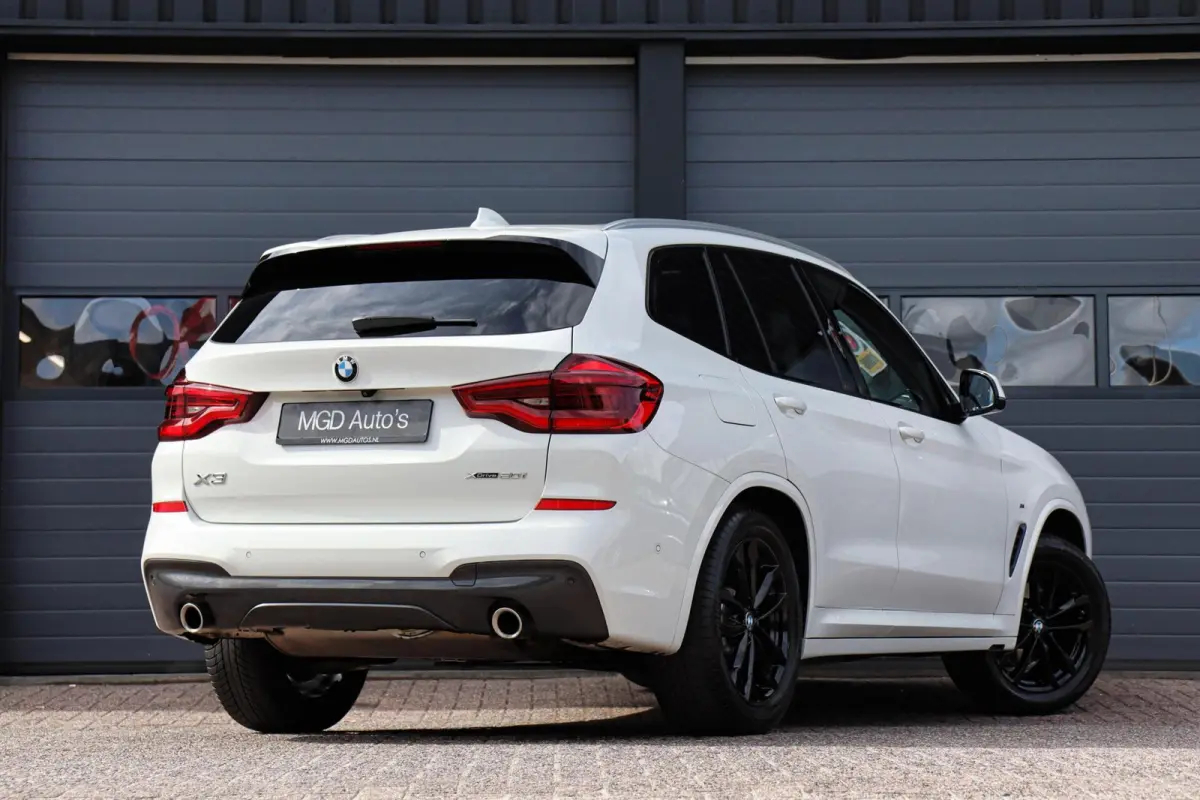xDrive20i M-Sport M-Pakket /PANODAK/ACC/CAMERA/CARPLAY/KEYLESS/HUD/TREKHAAK/STOELVERW V+A!