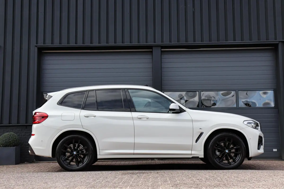 xDrive20i M-Sport M-Pakket /PANODAK/ACC/CAMERA/CARPLAY/KEYLESS/HUD/TREKHAAK/STOELVERW V+A!