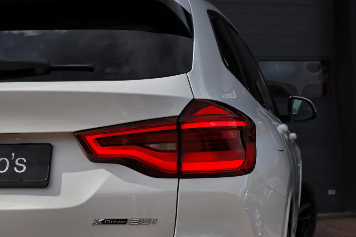 xDrive20i M-Sport M-Pakket /PANODAK/ACC/CAMERA/CARPLAY/KEYLESS/HUD/TREKHAAK/STOELVERW V+A!