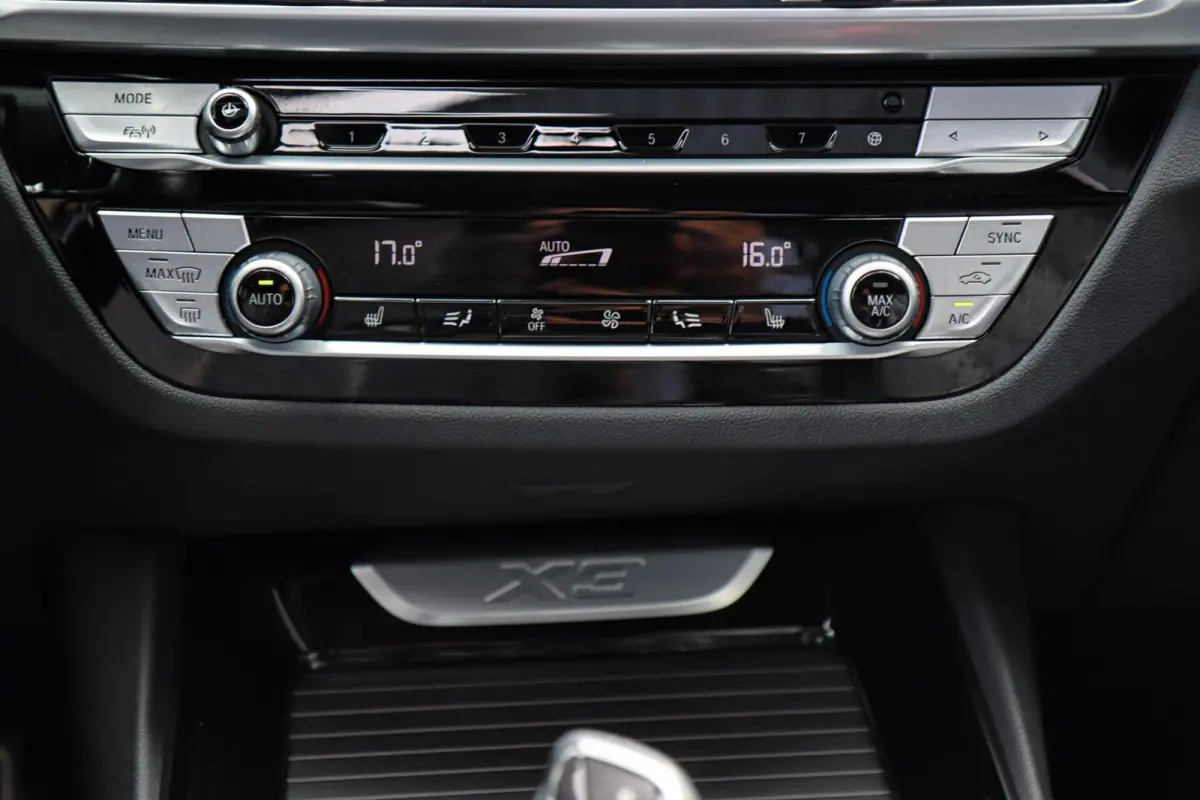 xDrive20i M-Sport M-Pakket /PANODAK/ACC/CAMERA/CARPLAY/KEYLESS/HUD/TREKHAAK/STOELVERW V+A!