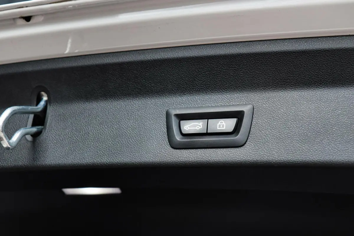 xDrive20i M-Sport M-Pakket /PANODAK/ACC/CAMERA/CARPLAY/KEYLESS/HUD/TREKHAAK/STOELVERW V+A!