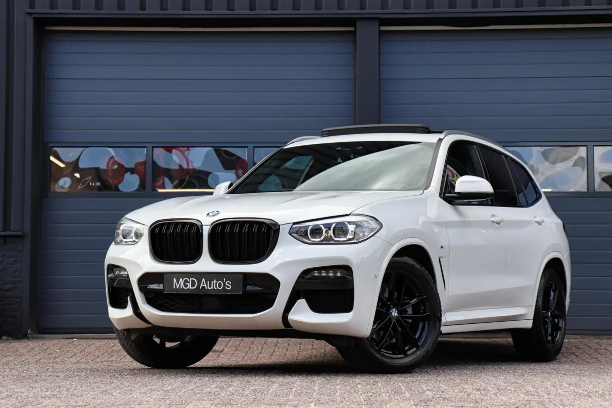 xDrive20i M-Sport M-Pakket /PANODAK/ACC/CAMERA/CARPLAY/KEYLESS/HUD/TREKHAAK/STOELVERW V+A!