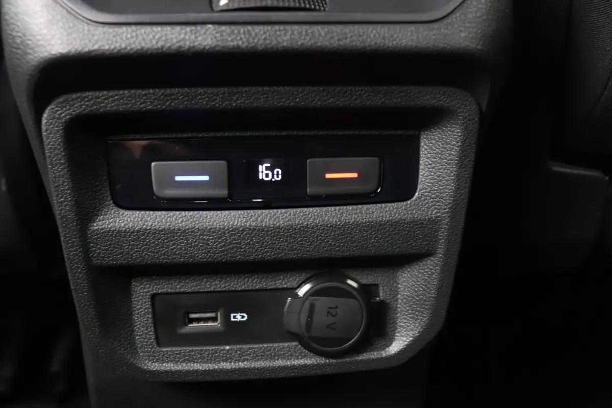 1.5 150 PK Aut. R-Line 7p. Trekhaak Carplay Camera