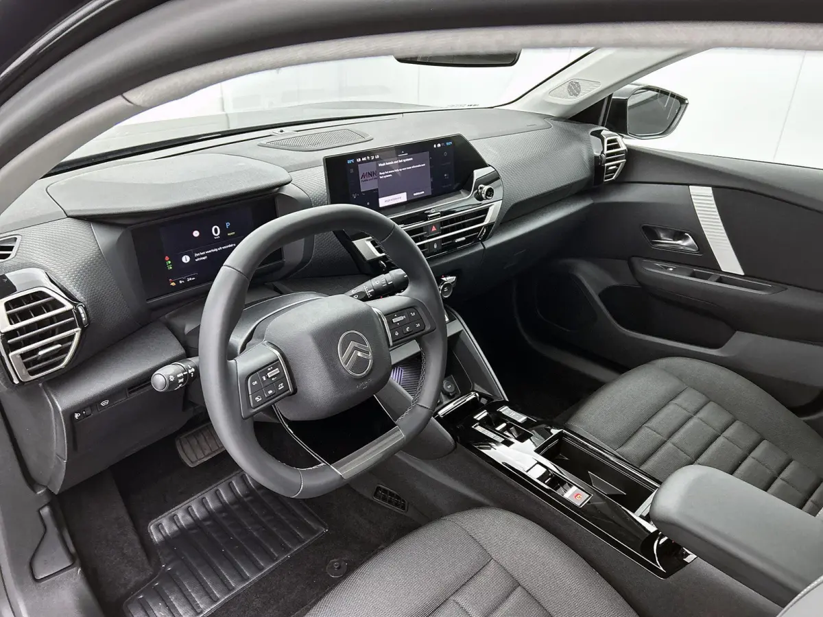 Business Extended range 54 kWh 156pk | Navigatie | Achteruitrijcamera | Parkeersensoren Voor en Achter | Verwarmde Comfortstoelen | Full-LED Koplampen | Keyless Entry/Start | Climate Control