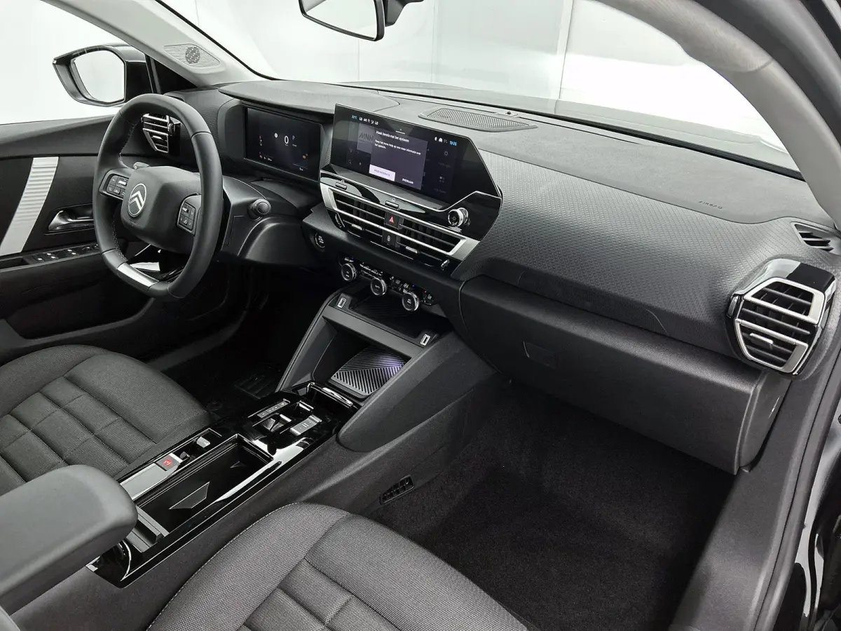 Business Extended range 54 kWh 156pk | Navigatie | Achteruitrijcamera | Parkeersensoren Voor en Achter | Verwarmde Comfortstoelen | Full-LED Koplampen | Keyless Entry/Start | Climate Control