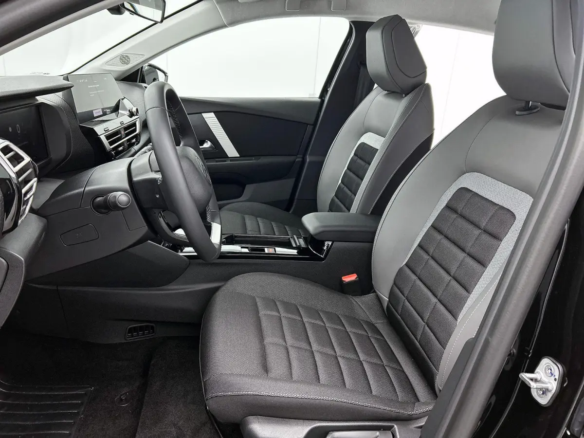 Business Extended range 54 kWh 156pk | Navigatie | Achteruitrijcamera | Parkeersensoren Voor en Achter | Verwarmde Comfortstoelen | Full-LED Koplampen | Keyless Entry/Start | Climate Control