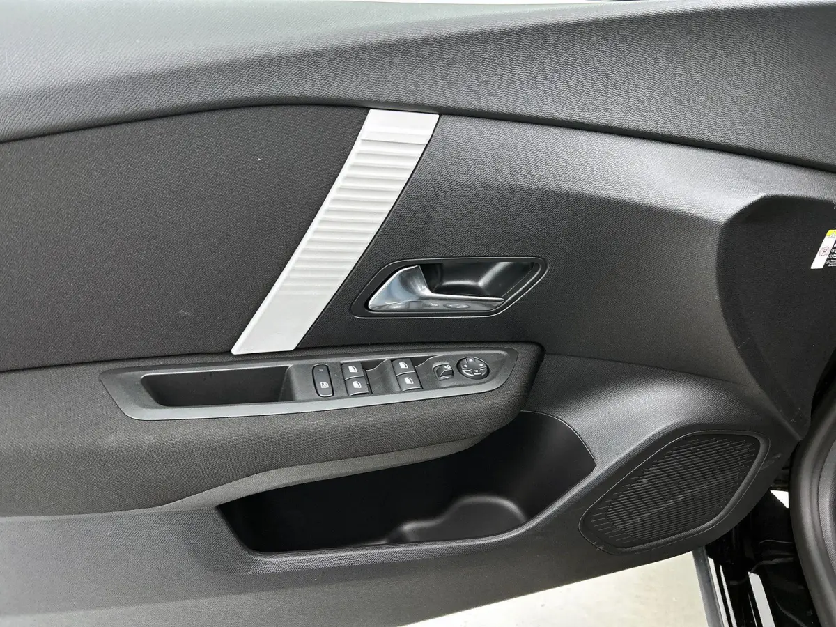 Business Extended range 54 kWh 156pk | Navigatie | Achteruitrijcamera | Parkeersensoren Voor en Achter | Verwarmde Comfortstoelen | Full-LED Koplampen | Keyless Entry/Start | Climate Control