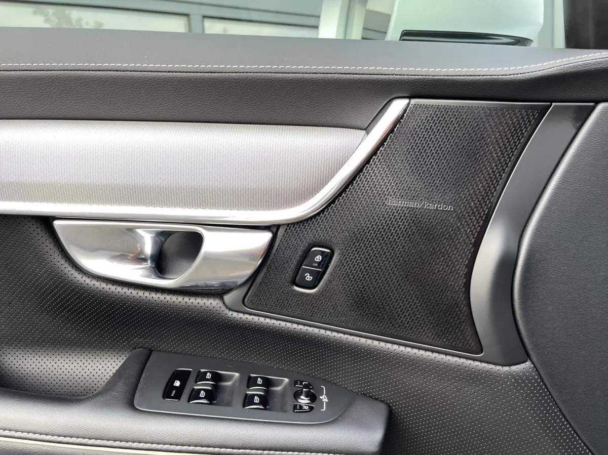 2.0 T4 R-Design AUT. PILOT ASSIST|BLIS|CARPLAY|HARMAN-KARDON|KEYLESS|CAMERA|DEALER ONDERHOUDEN|NETTE STAAT