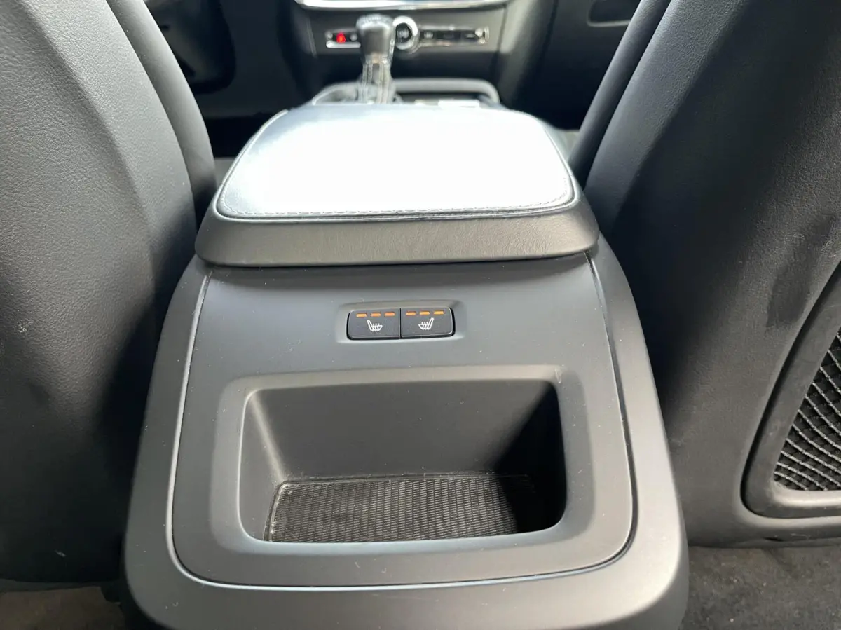 2.0 T4 R-Design AUT. PILOT ASSIST|BLIS|CARPLAY|HARMAN-KARDON|KEYLESS|CAMERA|DEALER ONDERHOUDEN|NETTE STAAT