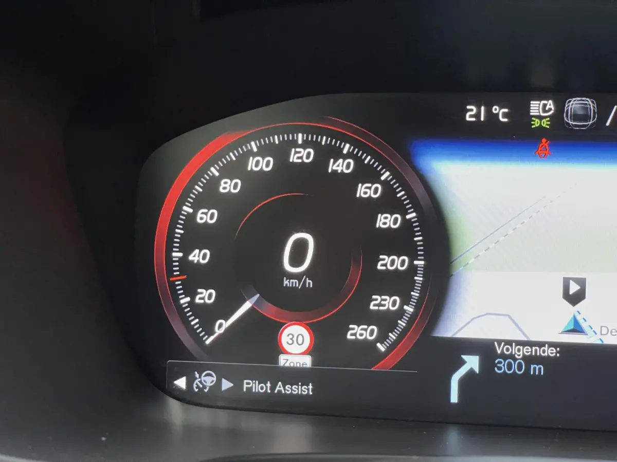 2.0 T4 R-Design AUT. PILOT ASSIST|BLIS|CARPLAY|HARMAN-KARDON|KEYLESS|CAMERA|DEALER ONDERHOUDEN|NETTE STAAT