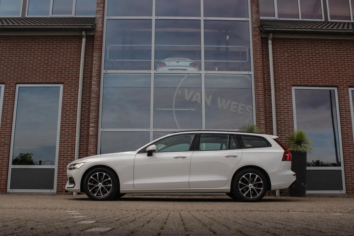 2.0 B3 Momentum Advantage | 1e eigenaar | BTW auto | Origineel NL | LED | Camera | 17 inch | Cruise-control | PDC | DAB | 163 pk | Lane assist | Rij-modus | Spotify