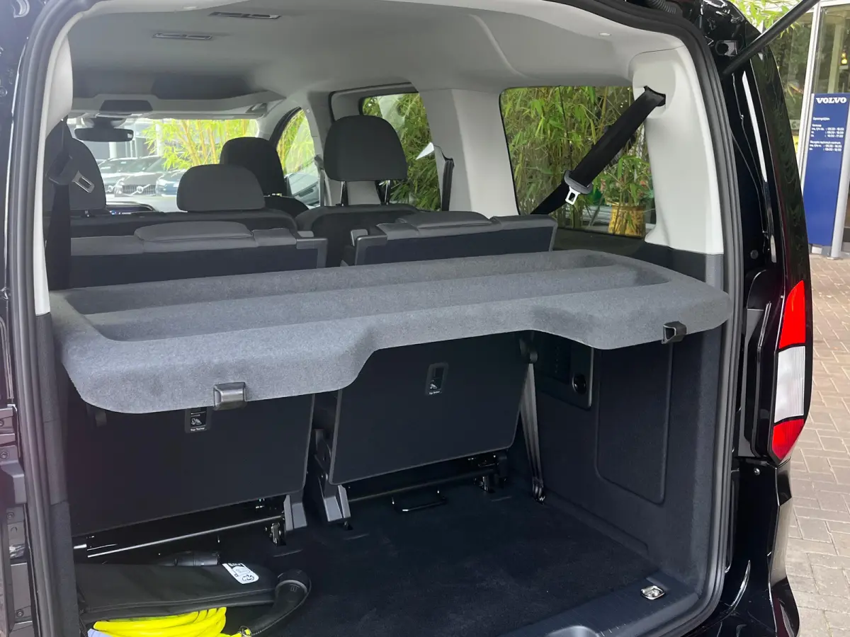 1.5 PHEV Titanium 7 Persoons | 100km Elektrisch Rijbereik | Camera | 1400kg Trekgewicht | 17 inch licht metaal | 7-persoons uitvoering | Achteruitrijcamera