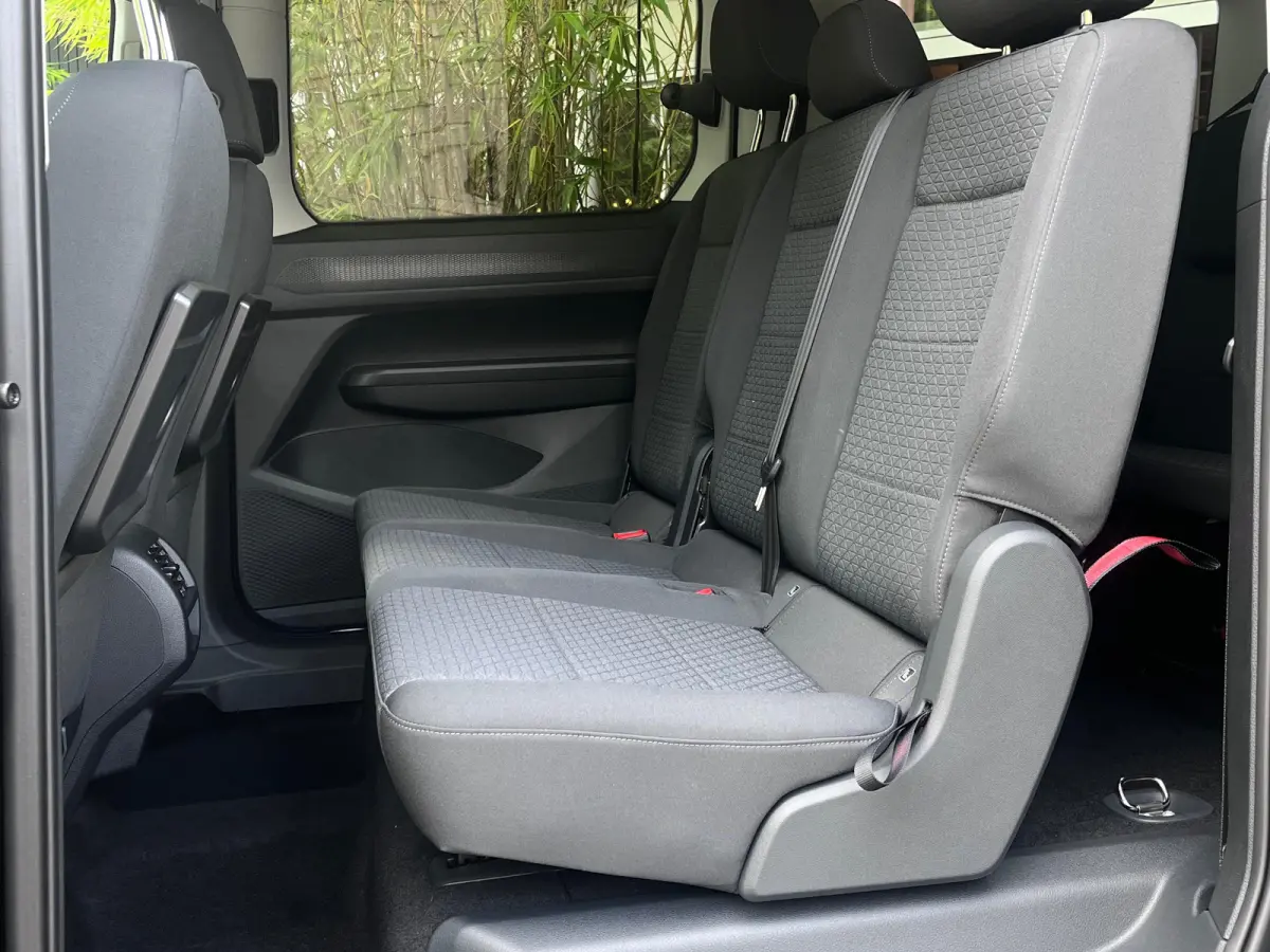 1.5 PHEV Titanium 7 Persoons | 100km Elektrisch Rijbereik | Camera | 1400kg Trekgewicht | 17 inch licht metaal | 7-persoons uitvoering | Achteruitrijcamera