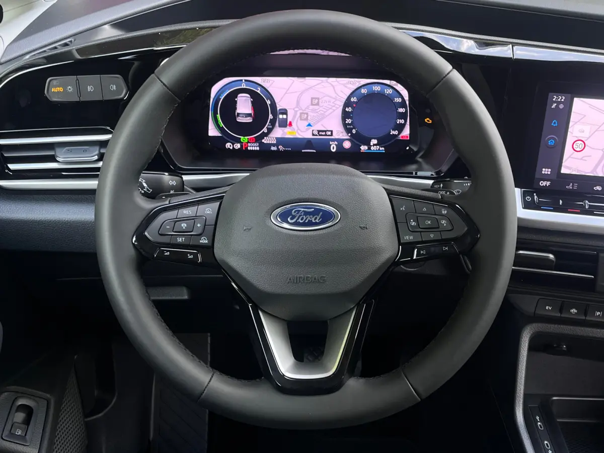 1.5 PHEV Titanium 7 Persoons | 100km Elektrisch Rijbereik | Camera | 1400kg Trekgewicht | 17 inch licht metaal | 7-persoons uitvoering | Achteruitrijcamera