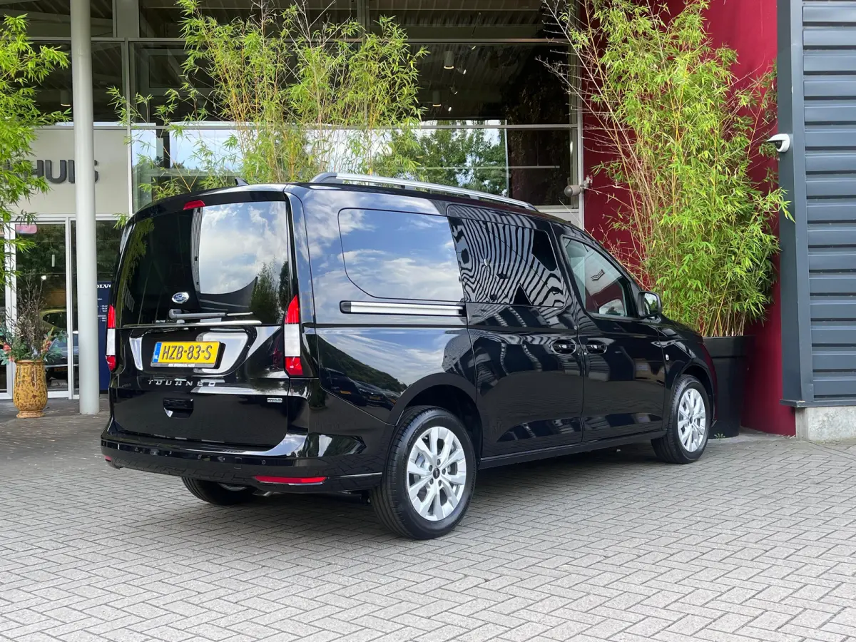1.5 PHEV Titanium 7 Persoons | 100km Elektrisch Rijbereik | Camera | 1400kg Trekgewicht | 17 inch licht metaal | 7-persoons uitvoering | Achteruitrijcamera