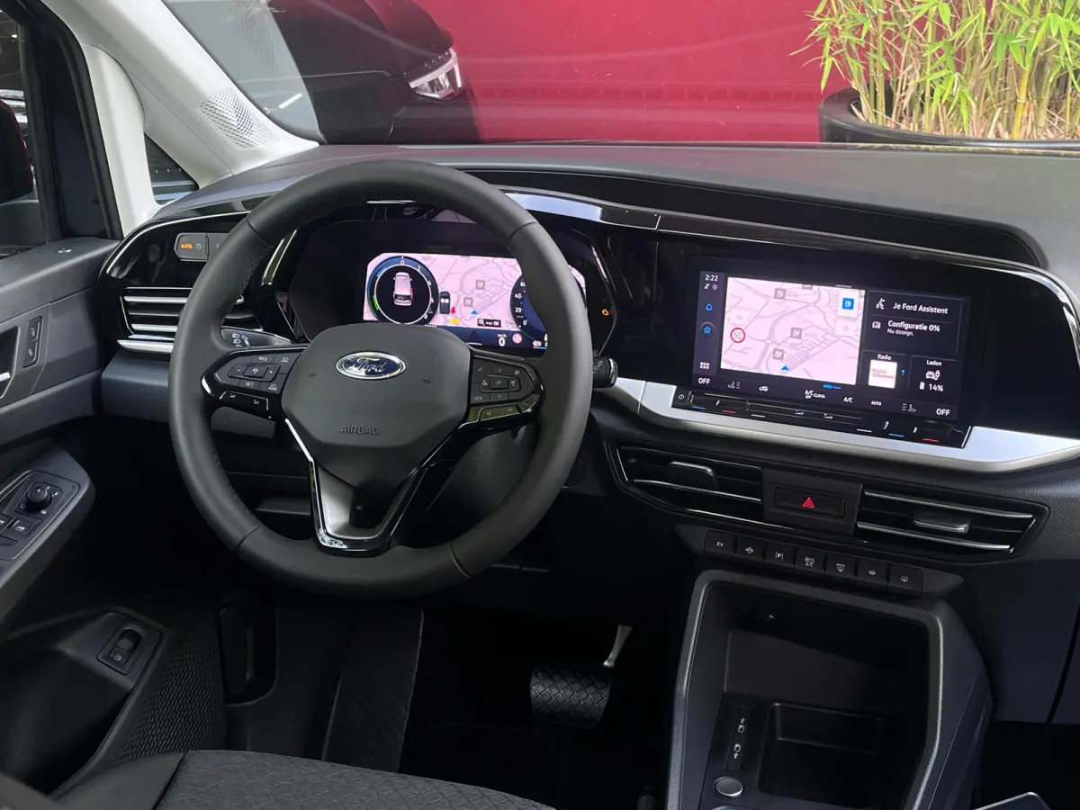 1.5 PHEV Titanium 7 Persoons | 100km Elektrisch Rijbereik | Camera | 1400kg Trekgewicht | 17 inch licht metaal | 7-persoons uitvoering | Achteruitrijcamera