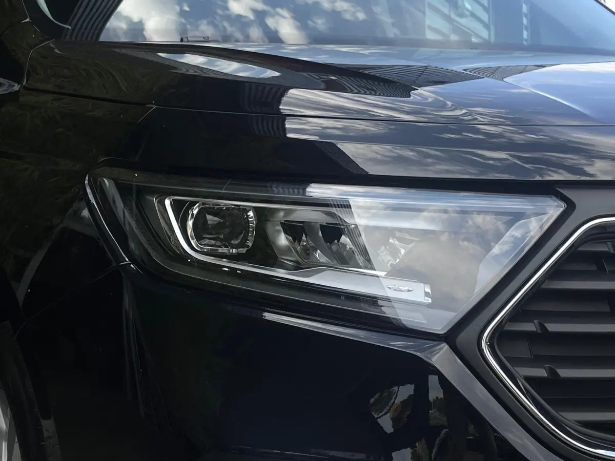 1.5 PHEV Titanium 7 Persoons | 100km Elektrisch Rijbereik | Camera | 1400kg Trekgewicht | 17 inch licht metaal | 7-persoons uitvoering | Achteruitrijcamera