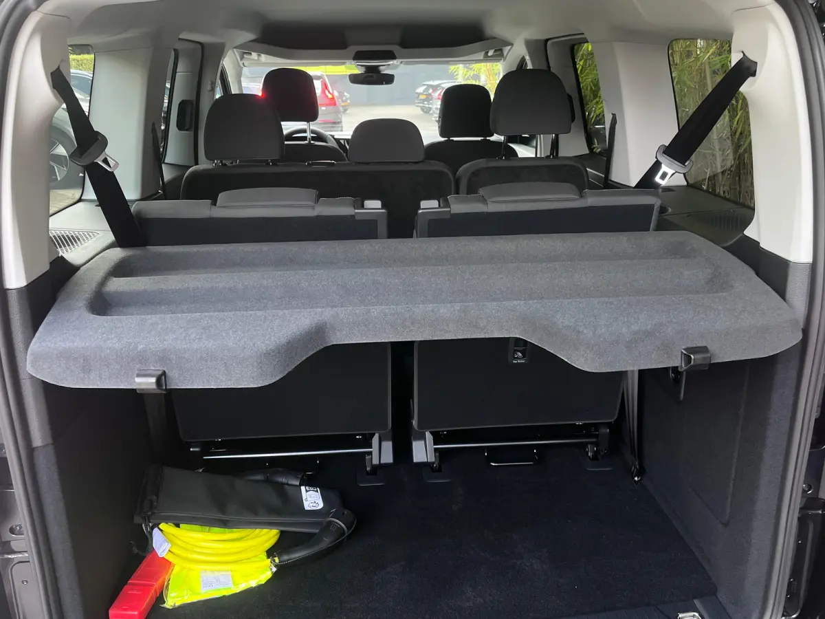 1.5 PHEV Titanium 7 Persoons | 100km Elektrisch Rijbereik | Camera | 1400kg Trekgewicht | 17 inch licht metaal | 7-persoons uitvoering | Achteruitrijcamera