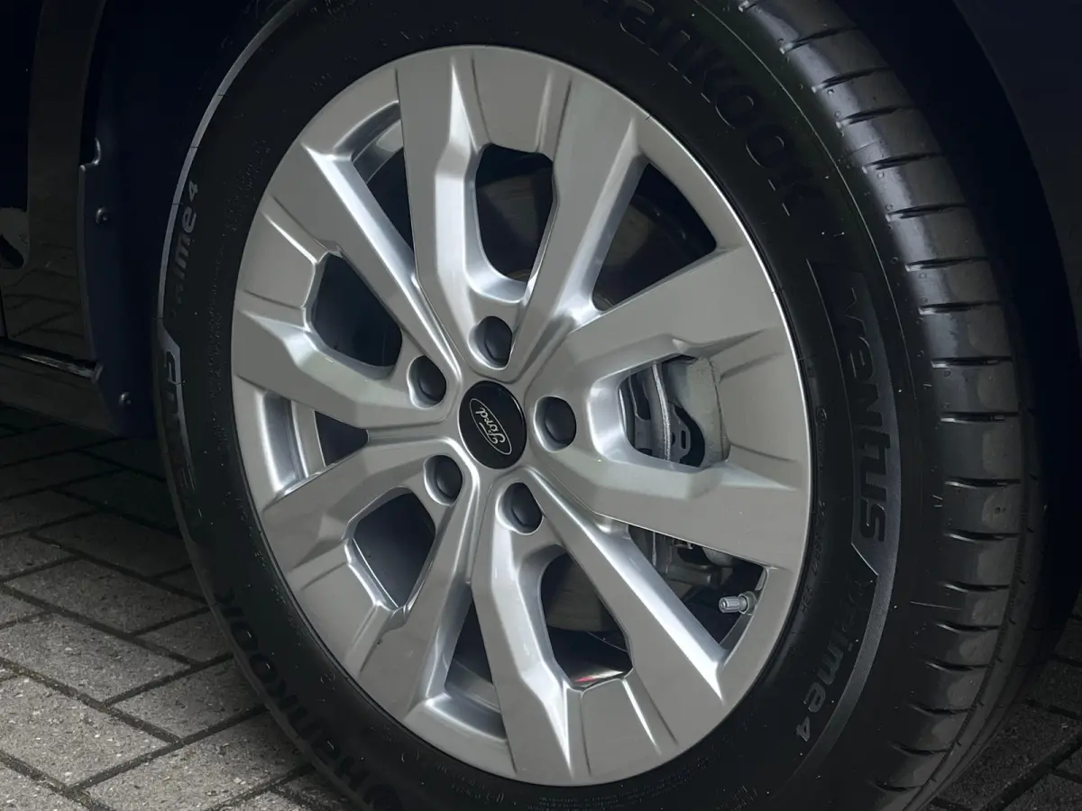 1.5 PHEV Titanium 7 Persoons | 100km Elektrisch Rijbereik | Camera | 1400kg Trekgewicht | 17 inch licht metaal | 7-persoons uitvoering | Achteruitrijcamera