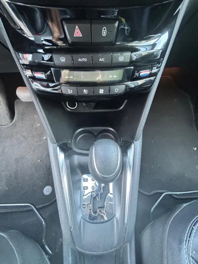 1.2 PureTech Allure Panodak Leer Automaat