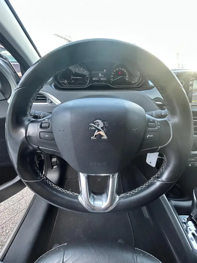 1.2 PureTech Allure Panodak Leer Automaat