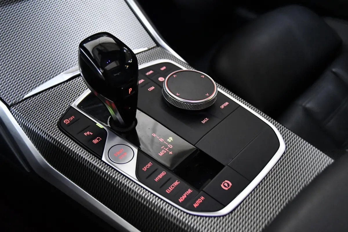 330e High Executive, Schuifkanteldak, M-pakket, Head up, Apple carplay