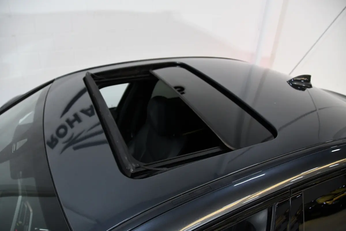 330e High Executive, Schuifkanteldak, M-pakket, Head up, Apple carplay