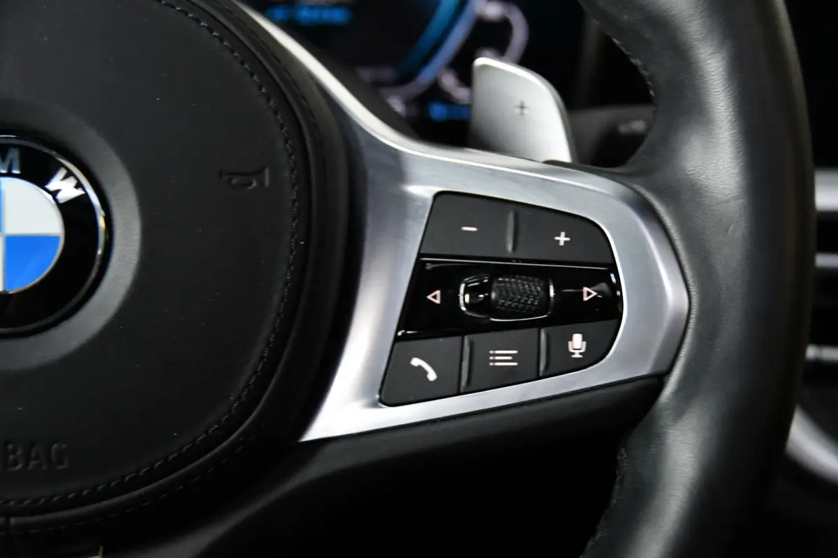 330e High Executive, Schuifkanteldak, M-pakket, Head up, Apple carplay