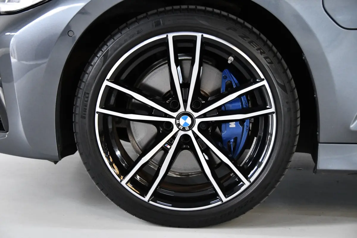 330e High Executive, Schuifkanteldak, M-pakket, Head up, Apple carplay