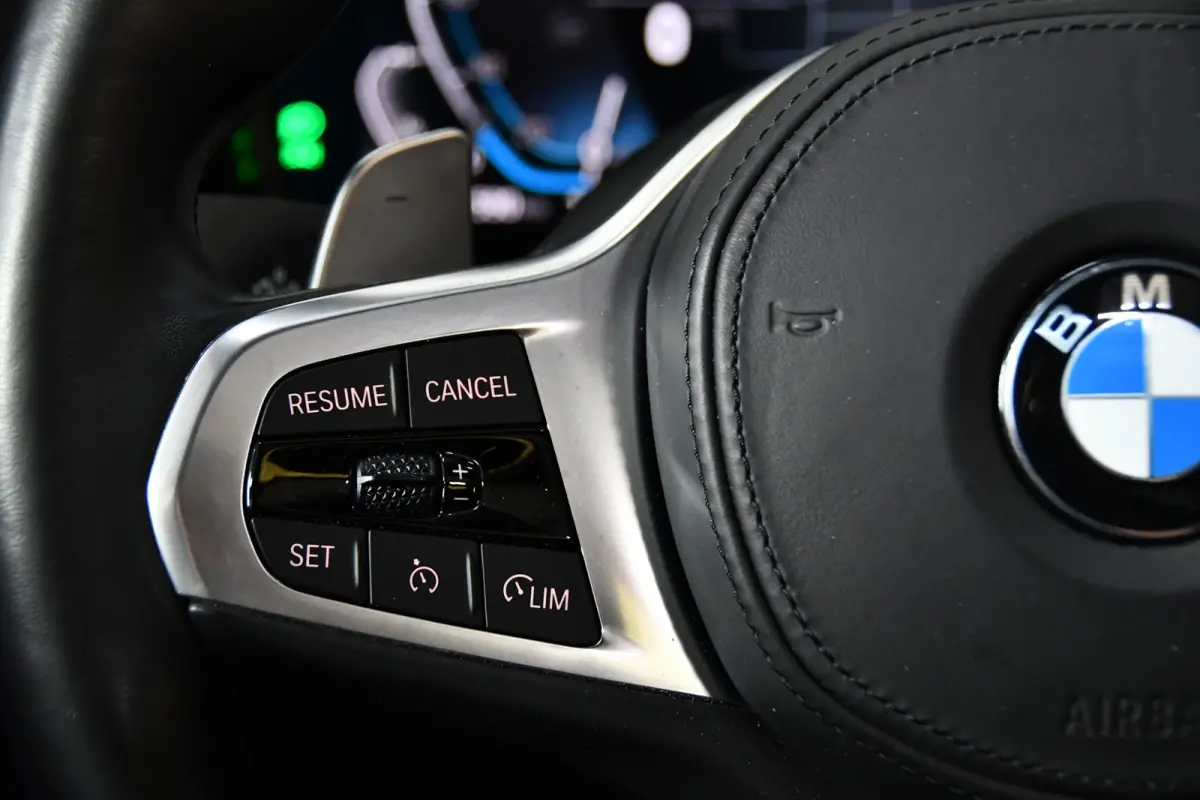 330e High Executive, Schuifkanteldak, M-pakket, Head up, Apple carplay