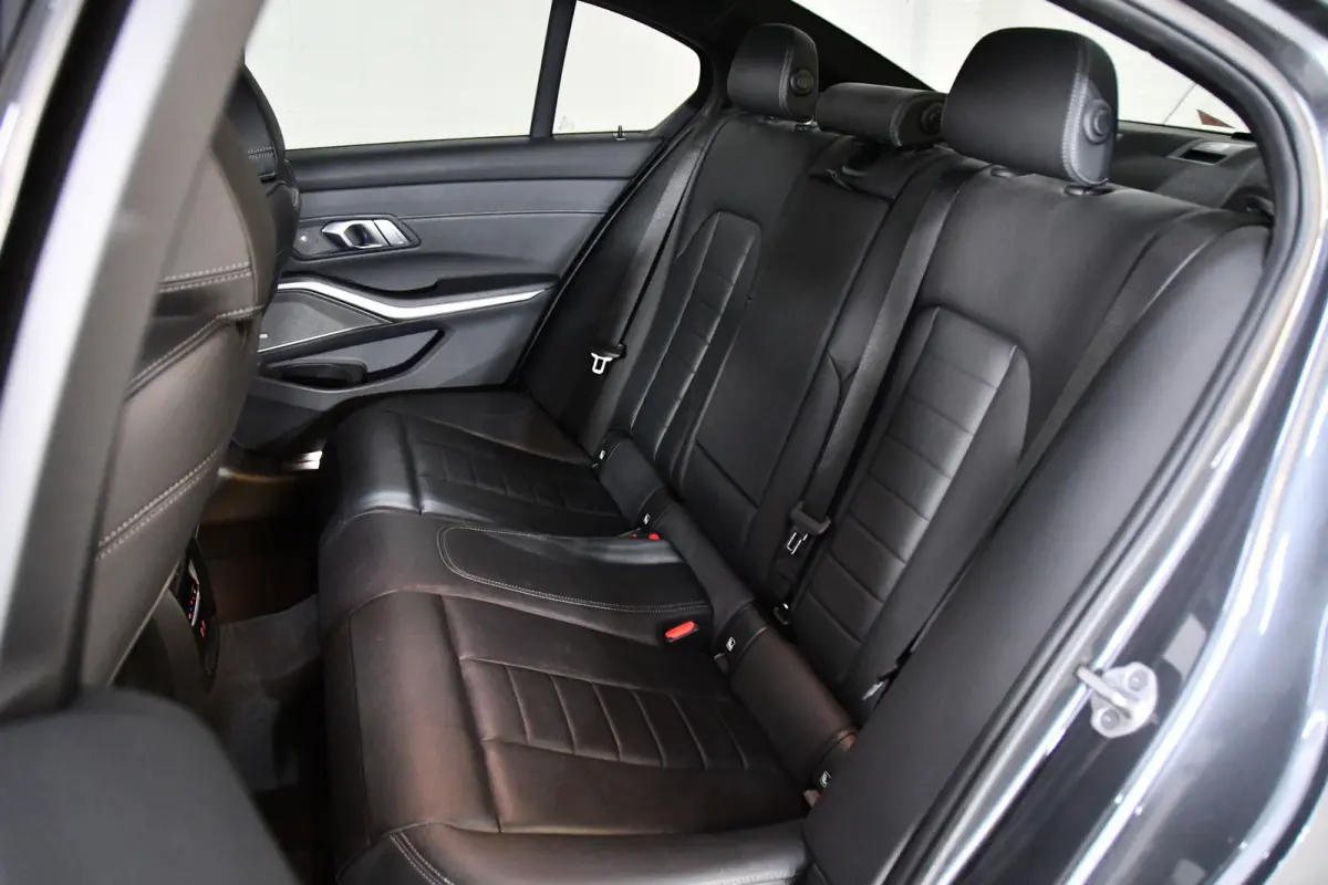 330e High Executive, Schuifkanteldak, M-pakket, Head up, Apple carplay