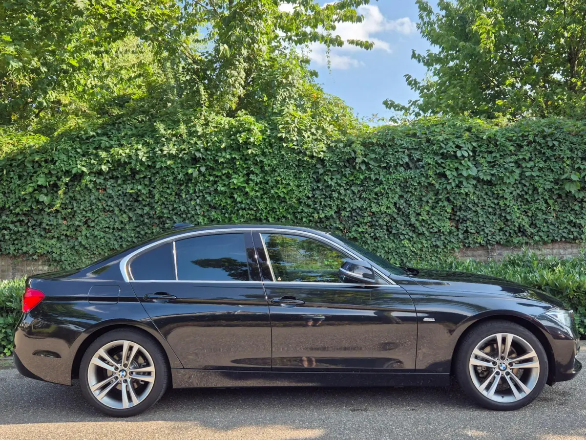 320i High Executive Navi GR Apple CarPlay Sport Leder LED Automaat NAP NL