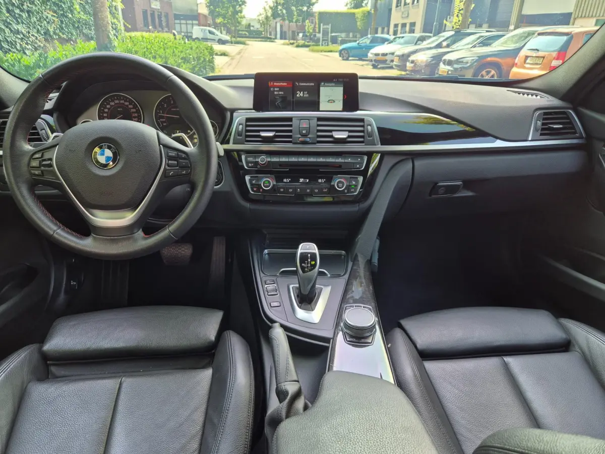 320i High Executive Navi GR Apple CarPlay Sport Leder LED Automaat NAP NL