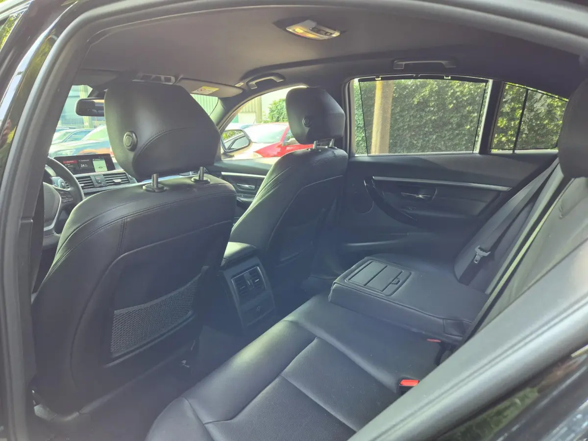 320i High Executive Navi GR Apple CarPlay Sport Leder LED Automaat NAP NL