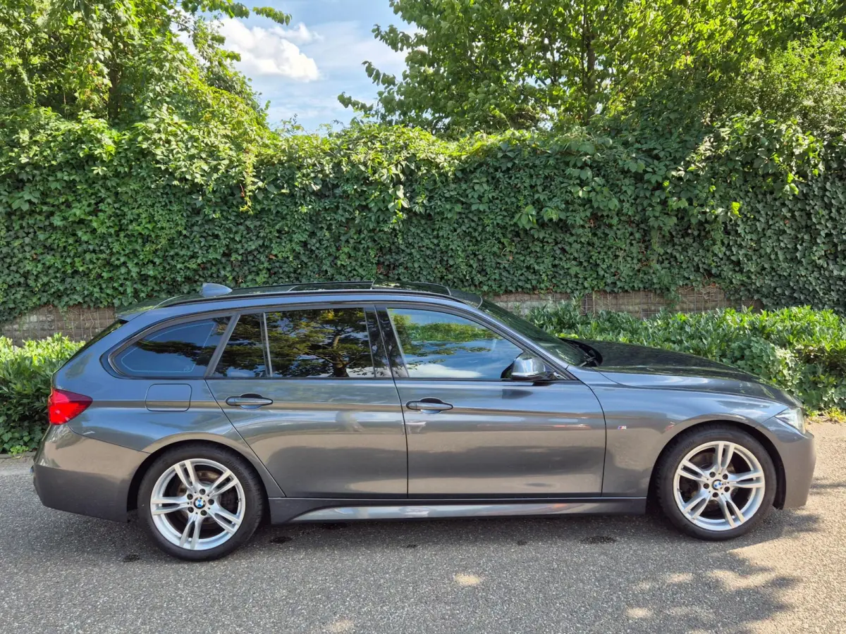 M Sport Dig.Teller Apple CarPlay Panorama LED Leder NAP Navi Pro GR Dealer onderhouden