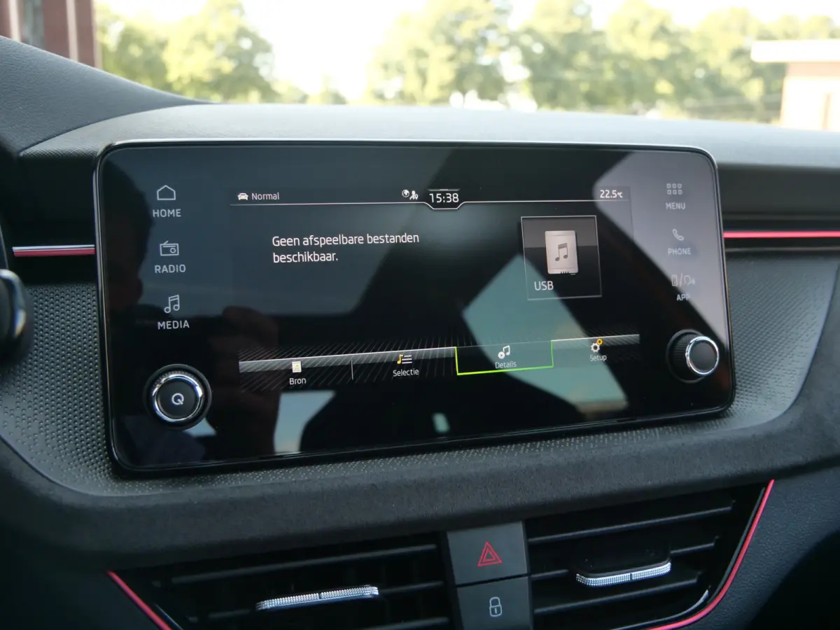 1.0 TSI 116 Pk Business Edition Automaat Apple Carplay / DAB / Camera / Pano-dak