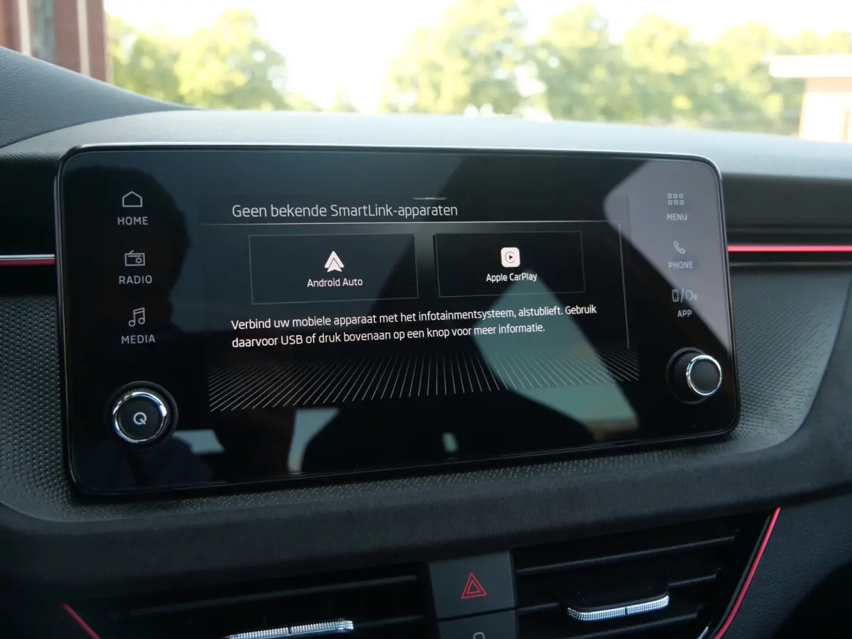 1.0 TSI 116 Pk Business Edition Automaat Apple Carplay / DAB / Camera / Pano-dak
